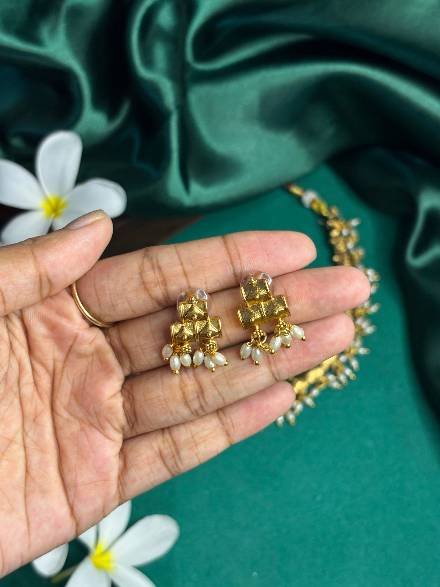 Premium Rice Pearl Choker Necklace