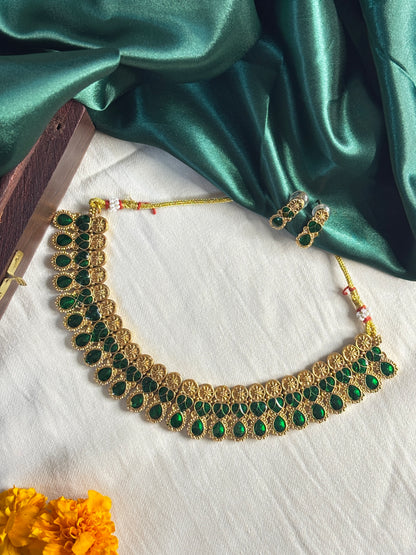 Emerald Glow Temple Choker Necklace – Traditional South Indian Jewelry with Earing