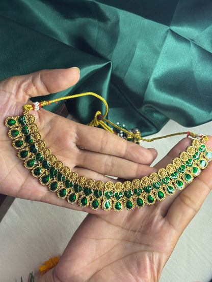 Emerald Glow Temple Choker Necklace – Traditional South Indian Jewelry with Earing