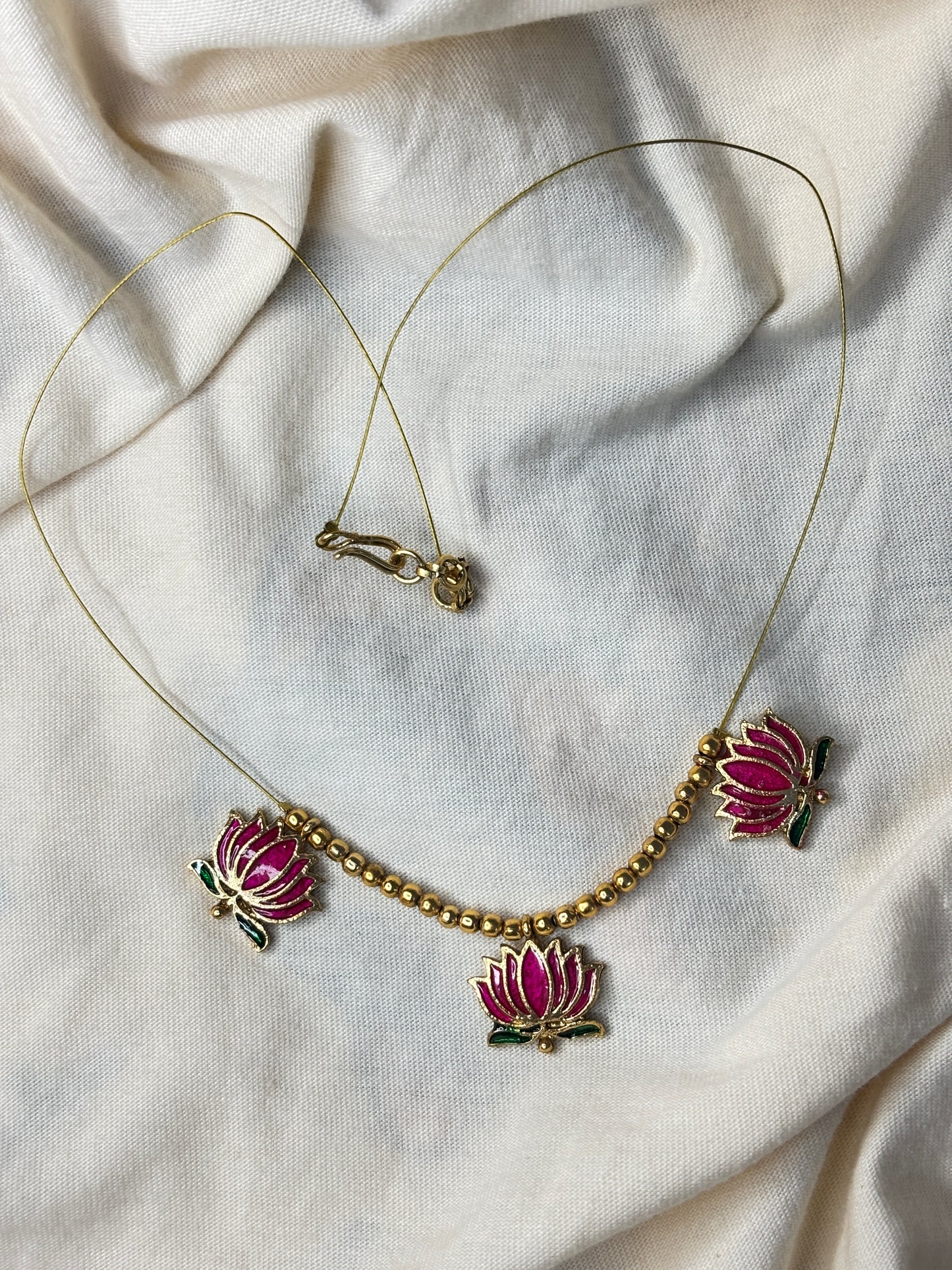 Lotus Necklace Invisible chain