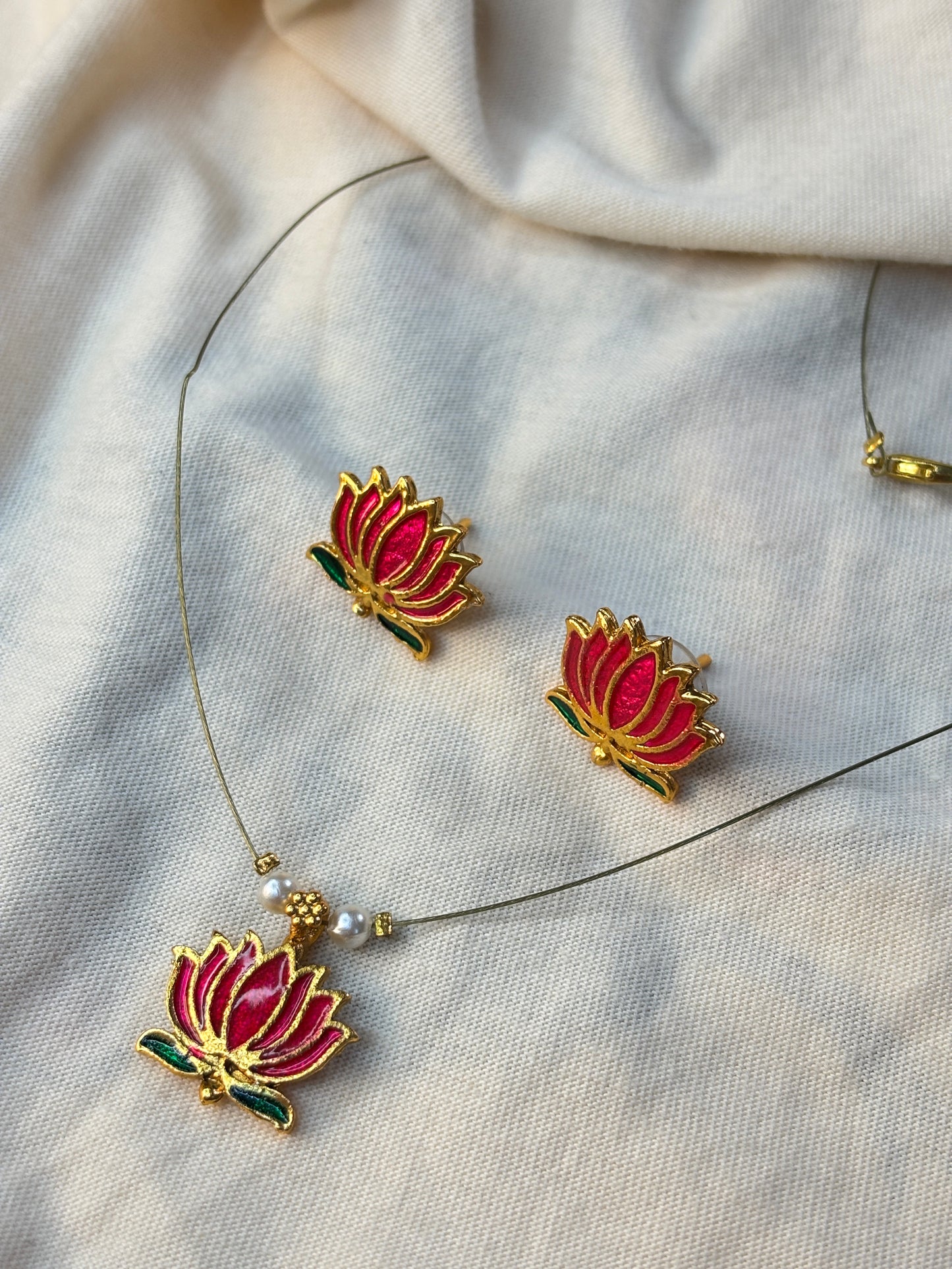 Viral Lotus Necklace with earing set